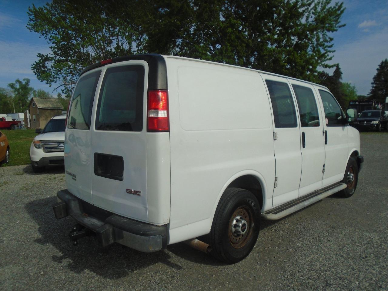 2016 GMC Savana 2500 RWD 2500 135 - Photo #3