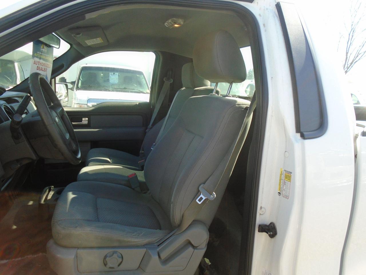 2013 Ford F-150 2WD Reg Cab 145  XL - 8 FT BOX - Photo #11