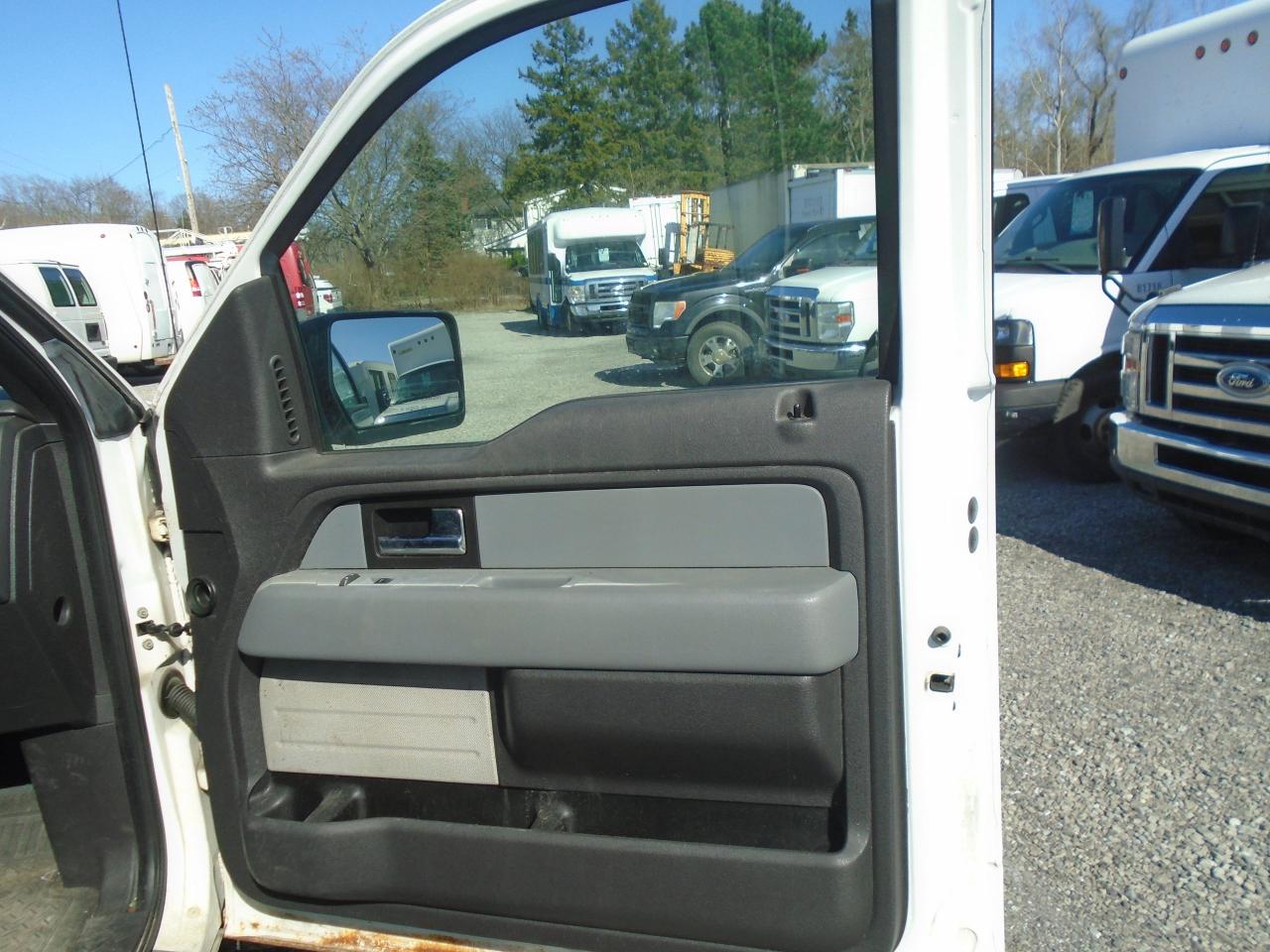 2013 Ford F-150 2WD Reg Cab 145  XL - 8 FT BOX - Photo #13