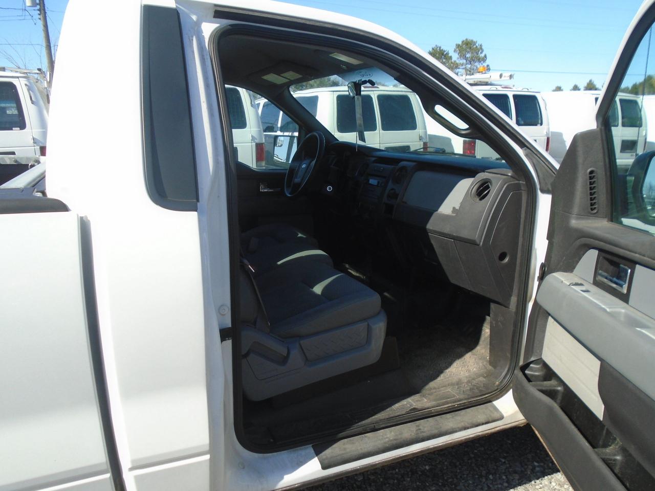 2013 Ford F-150 2WD Reg Cab 145  XL - 8 FT BOX - Photo #15