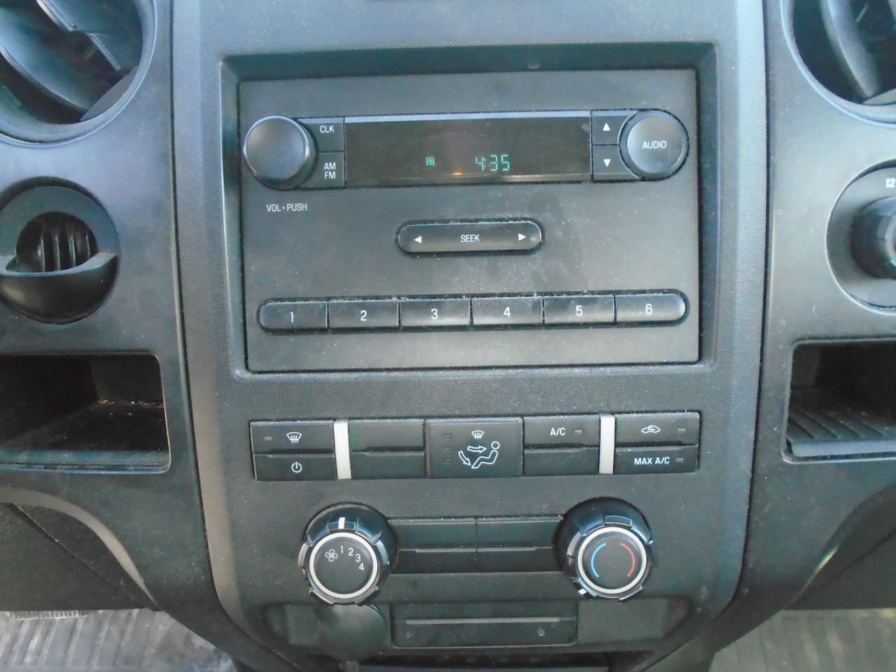 2013 Ford F-150 2WD Reg Cab 145  XL - 8 FT BOX - Photo #16