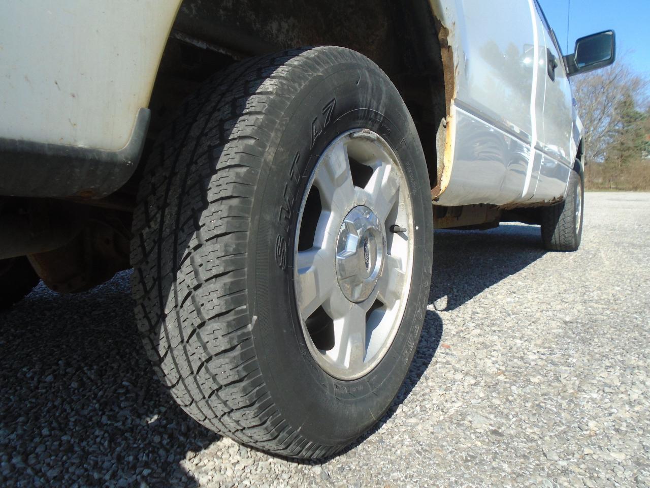 2013 Ford F-150 2WD Reg Cab 145  XL - 8 FT BOX - Photo #23