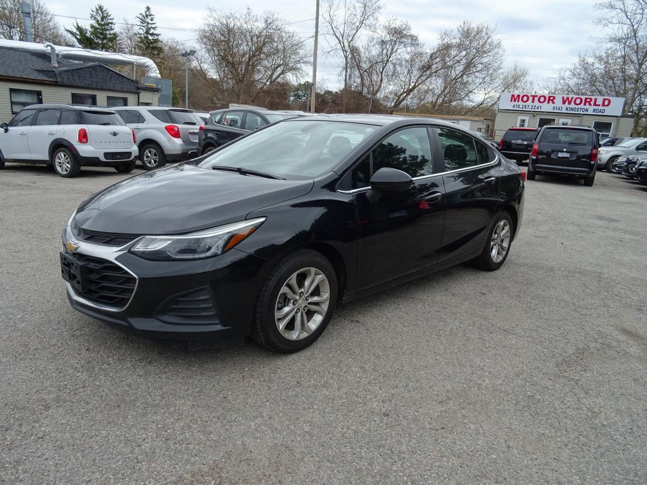 2019 Chevrolet Cruze LT - Photo #2