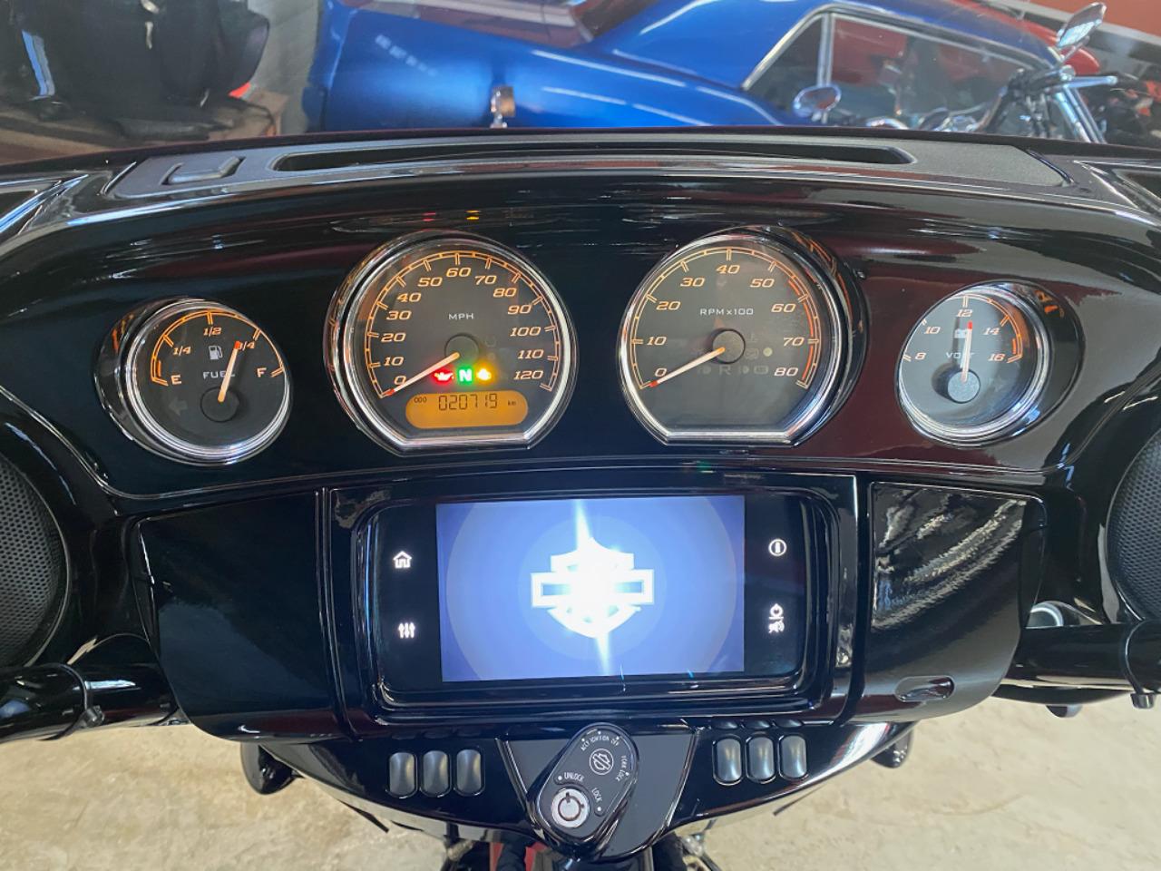 2019 Harley-Davidson Street Glide Special - Photo #5