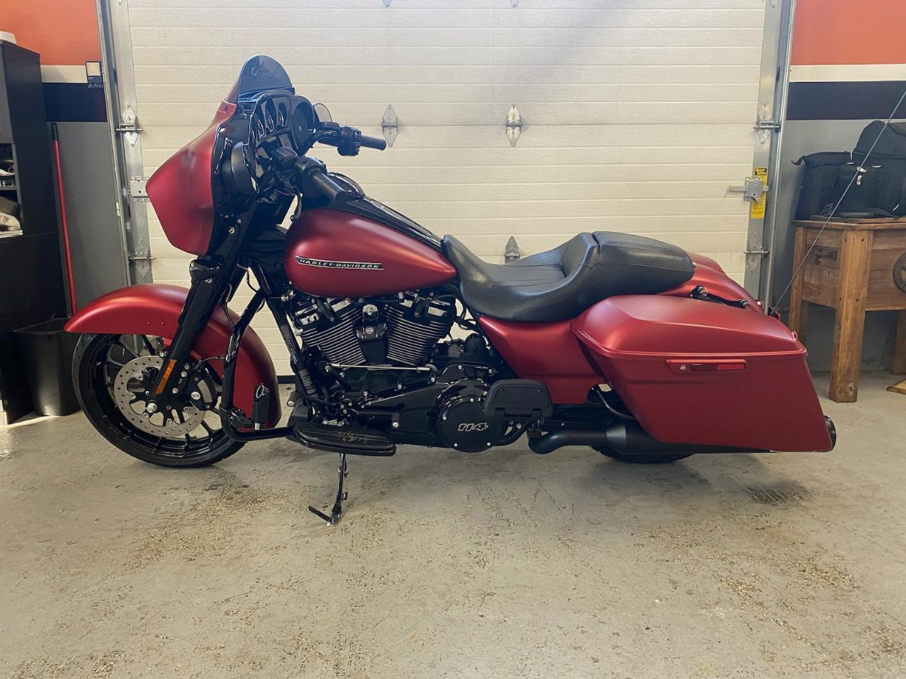 2019 Harley-Davidson Street Glide Special - Photo #2