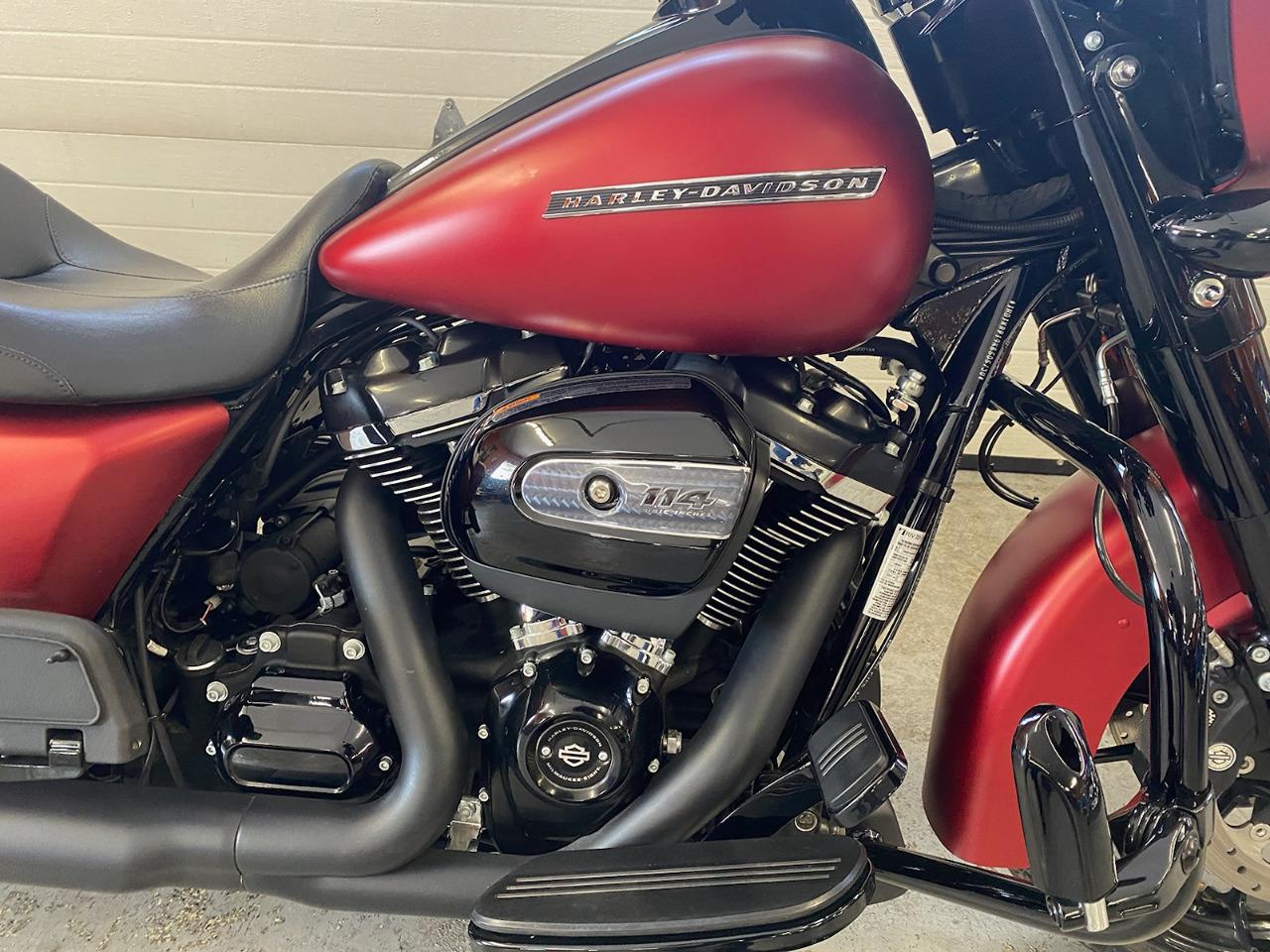 2019 Harley-Davidson Street Glide Special - Photo #3