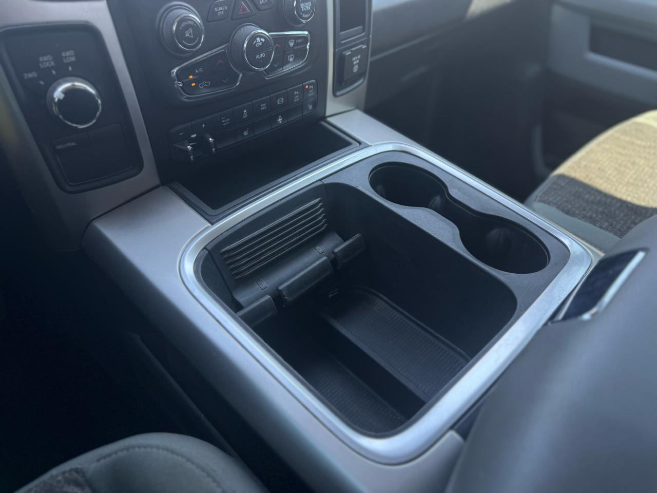 2017 RAM 2500 4WD CREW CAB 149" SLT Photo16