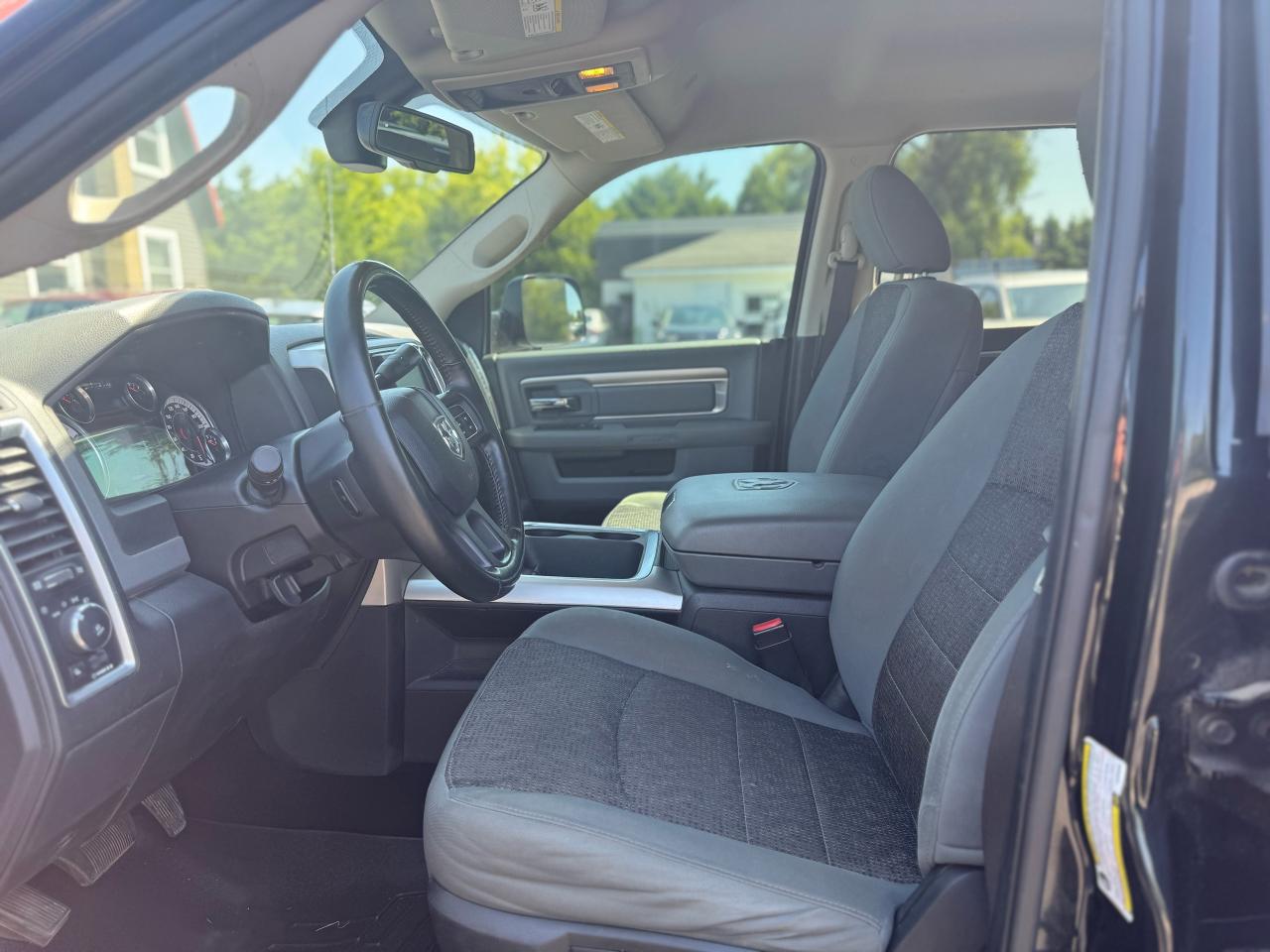 2017 RAM 2500 4WD CREW CAB 149" SLT Photo11