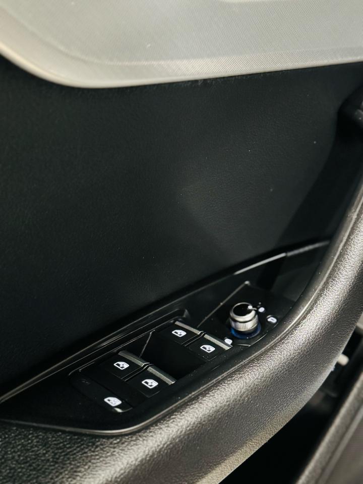 2017 Audi A4 2.0T Progressiv quattro Sedan - Photo #10