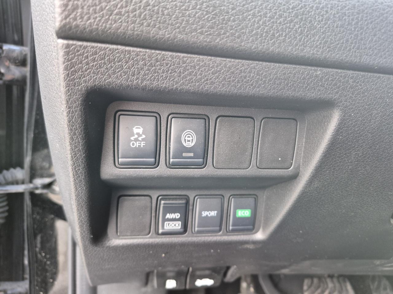 2020 Nissan Qashqai SV Photo16