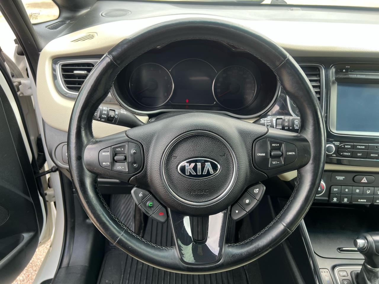 2015 Kia Rondo AUTO 7PASS NAVI SUNROOF BACKUP CAM HEATED SEATS - Photo #19