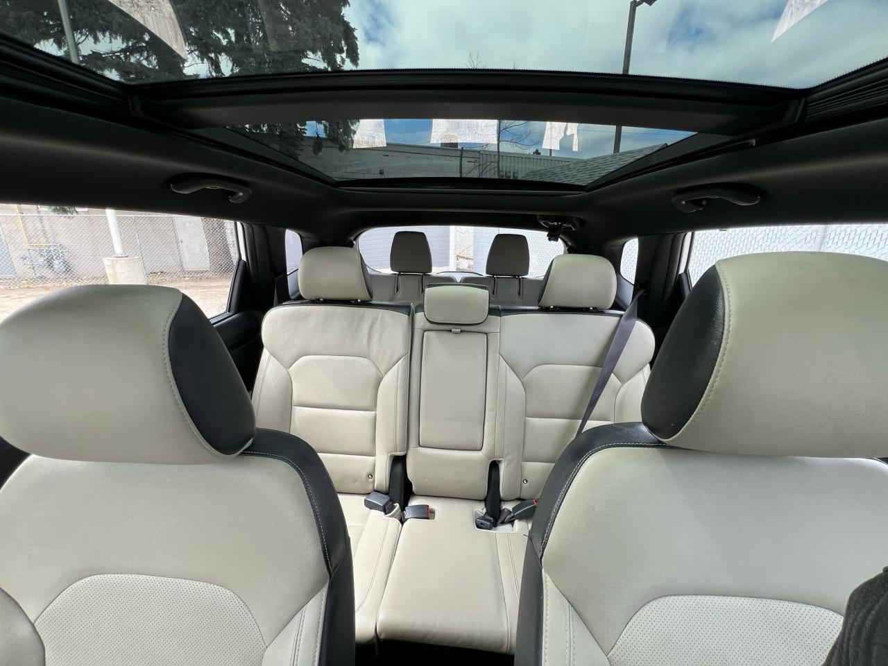 2015 Kia Rondo AUTO 7PASS NAVI SUNROOF BACKUP CAM HEATED SEATS - Photo #2