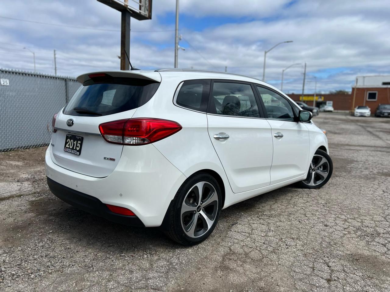 2015 Kia Rondo AUTO 7PASS NAVI SUNROOF BACKUP CAM HEATED SEATS - Photo #6
