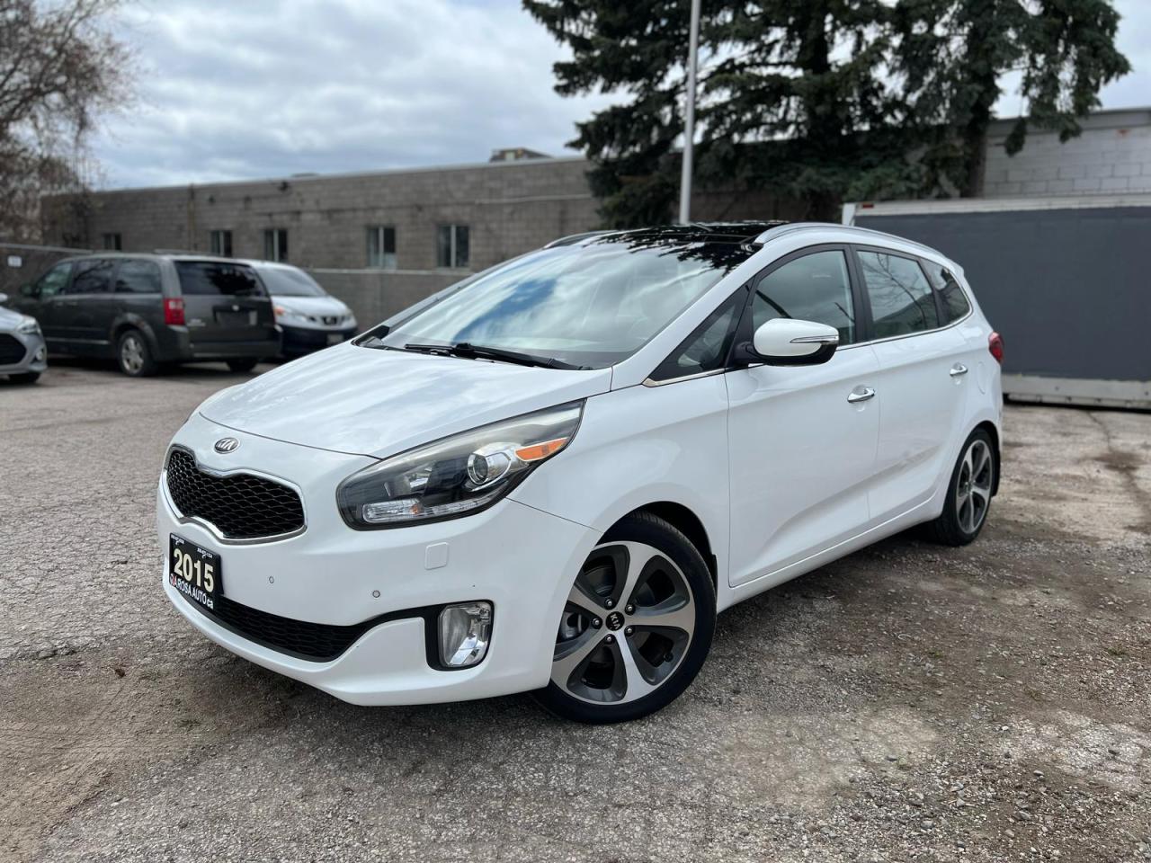 2015 Kia Rondo AUTO 7PASS NAVI SUNROOF BACKUP CAM HEATED SEATS Photo2