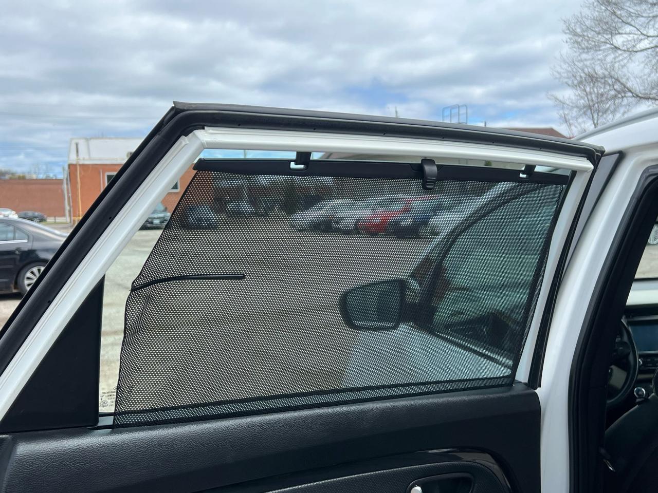 2015 Kia Rondo AUTO 7PASS NAVI SUNROOF BACKUP CAM HEATED SEATS - Photo #11