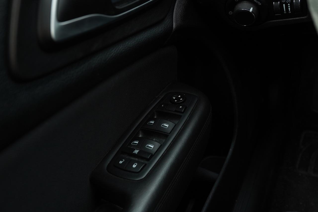 2016 Chrysler 200 4dr Sdn LX FWD - Photo #7