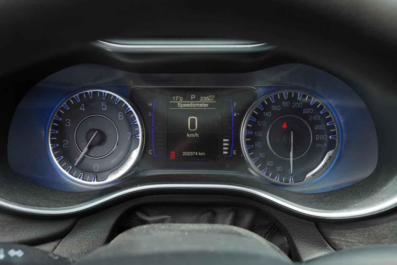 2016 Chrysler 200 4dr Sdn LX FWD - Photo #10