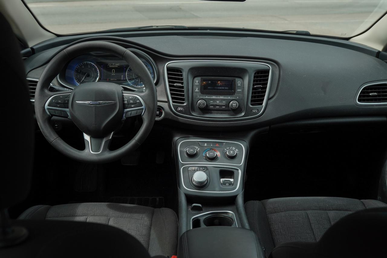 2016 Chrysler 200 4dr Sdn LX FWD - Photo #5