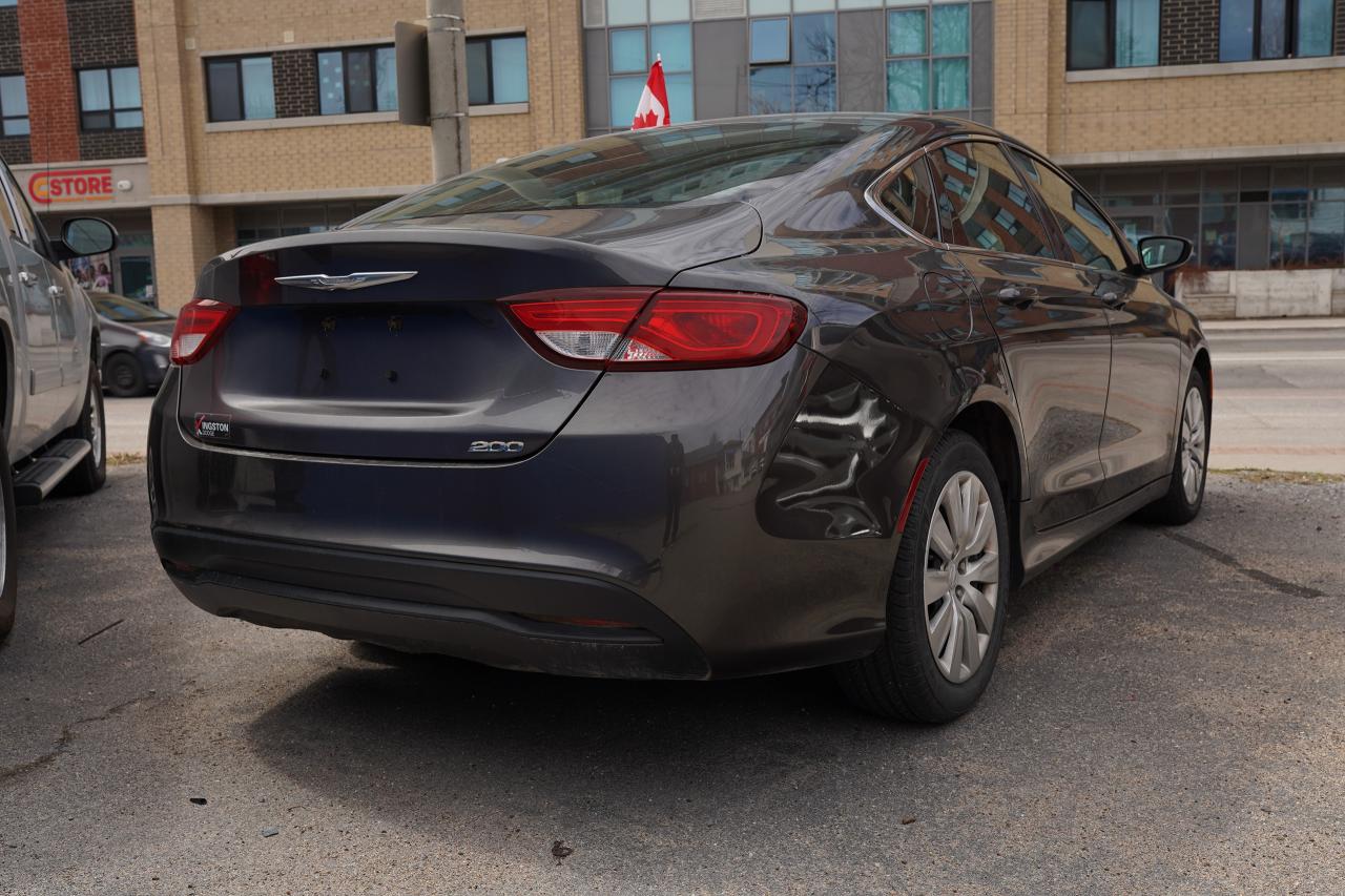 2016 Chrysler 200 4dr Sdn LX FWD - Photo #4