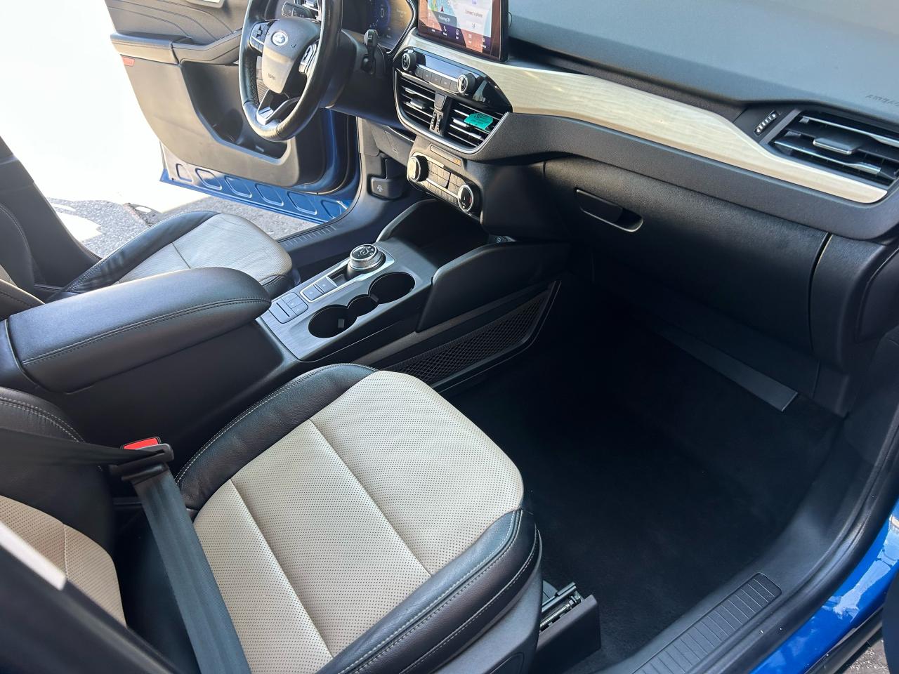 2022 Ford Escape Titanium Hybrid - Photo #18