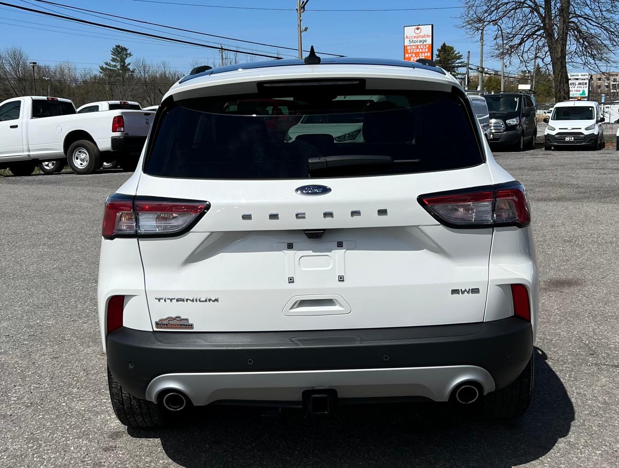 2022 Ford Escape Titanium - Photo #4