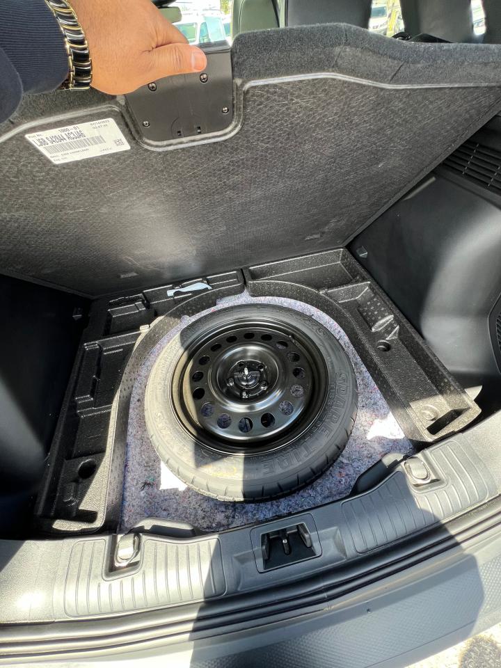 2022 Ford Escape Titanium - Photo #18