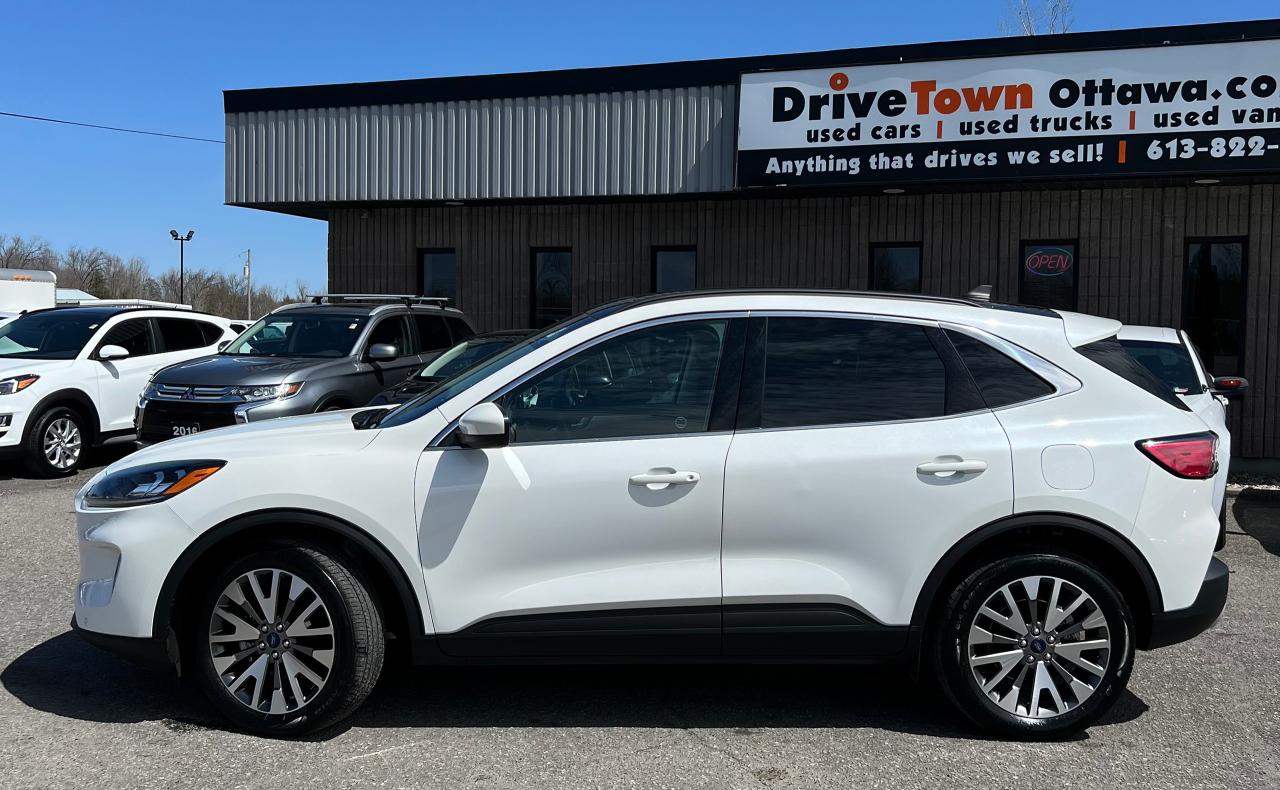 2022 Ford Escape Titanium - Photo #2