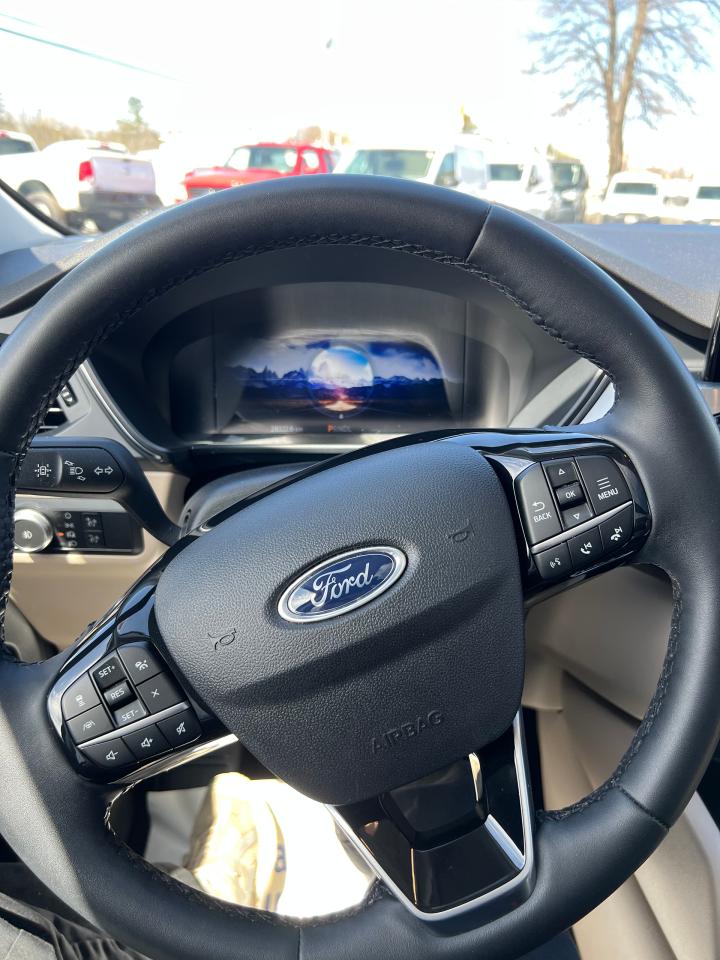 2022 Ford Escape Titanium - Photo #11