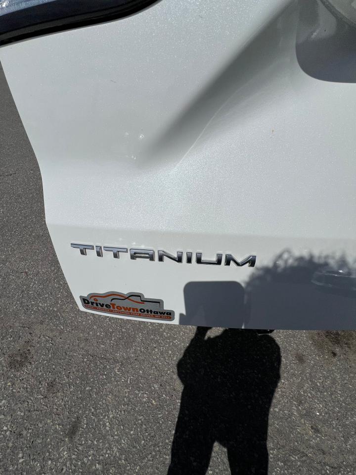 2022 Ford Escape Titanium - Photo #20