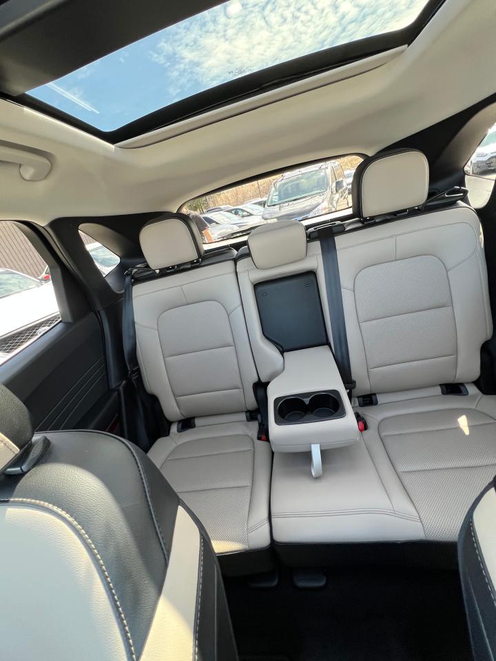2022 Ford Escape Titanium - Photo #14
