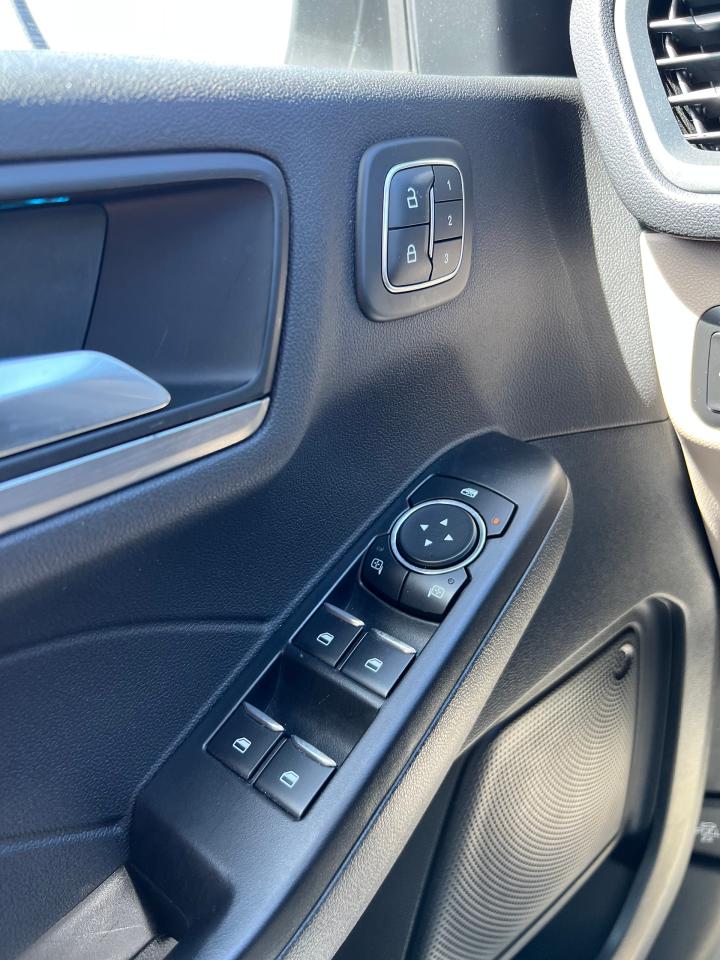 2022 Ford Escape Titanium - Photo #9