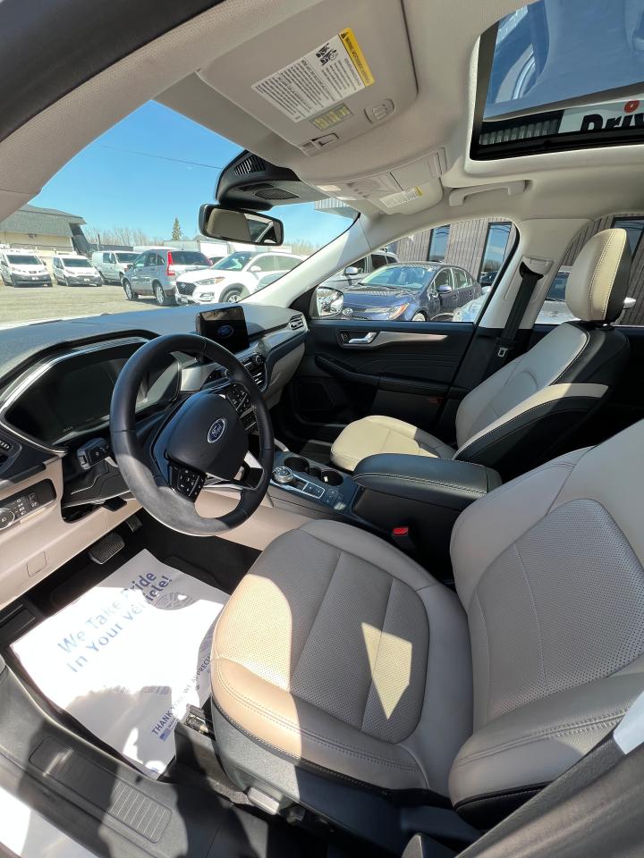 2022 Ford Escape Titanium - Photo #8