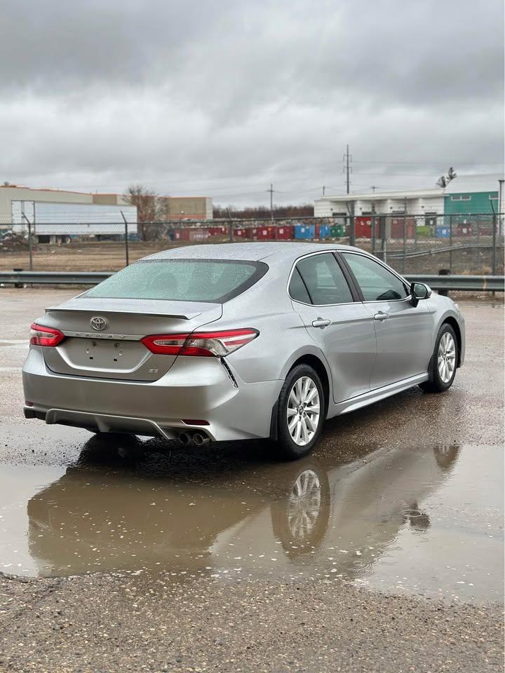 2019 Toyota Camry SE - Photo #6