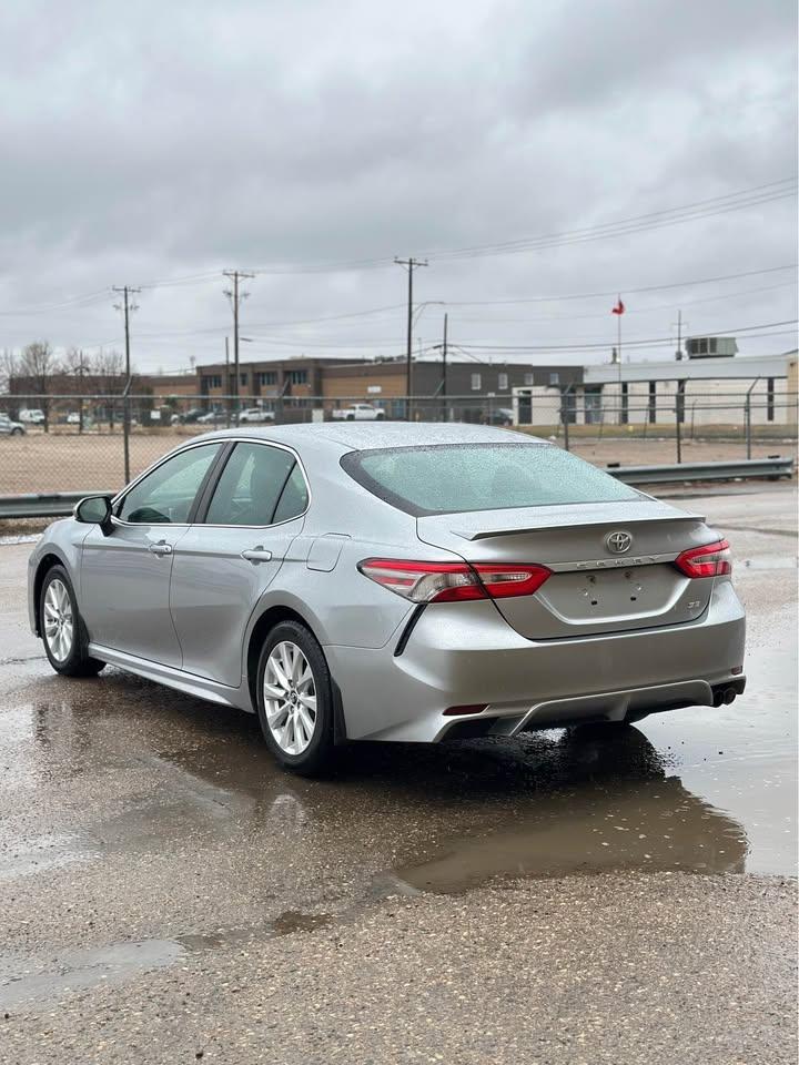 2019 Toyota Camry SE - Photo #4
