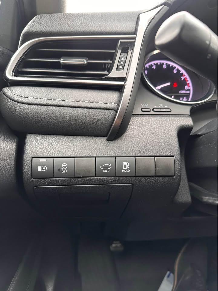 2019 Toyota Camry SE - Photo #13
