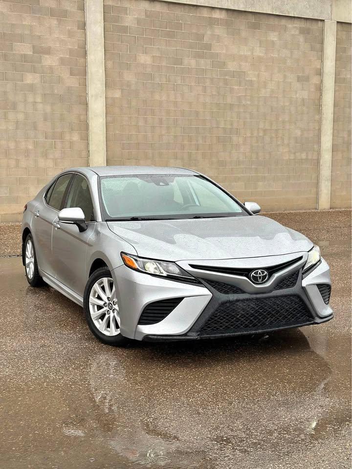 2019 Toyota Camry SE - Photo #2