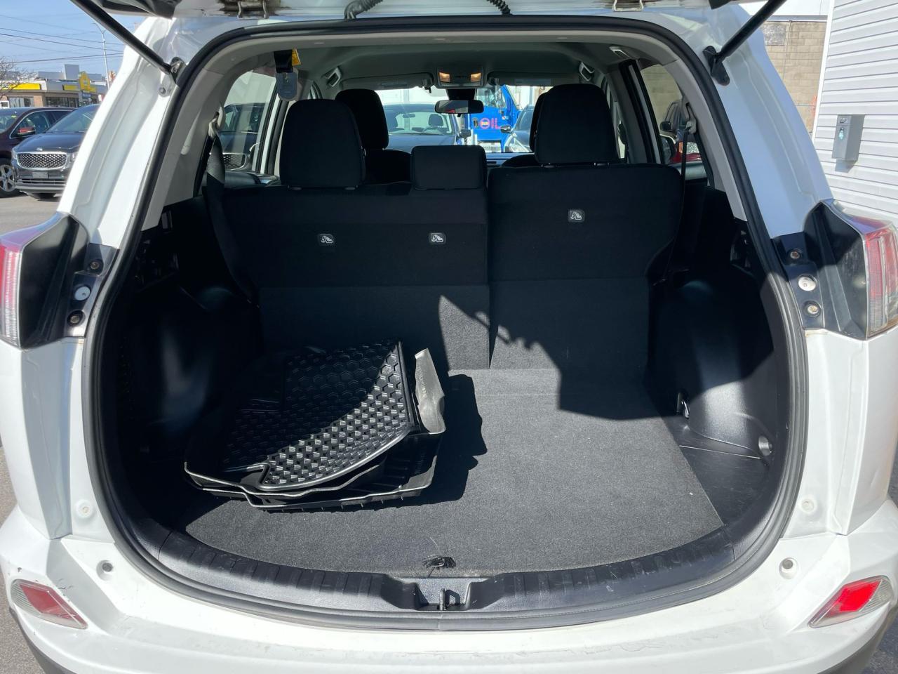 2017 Toyota RAV4 LE - Photo #7