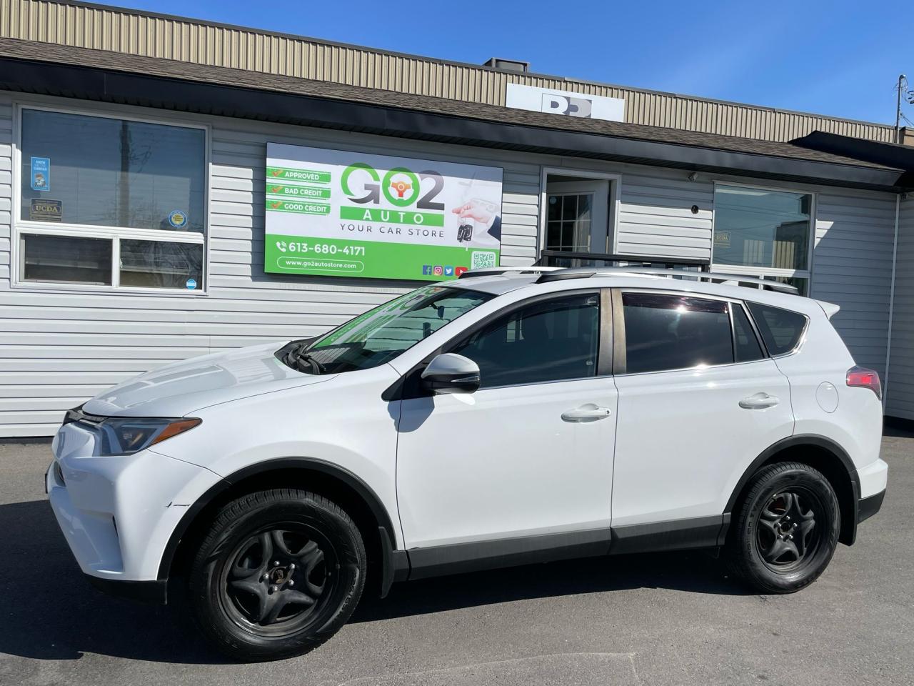 2017 Toyota RAV4 LE - Photo #4