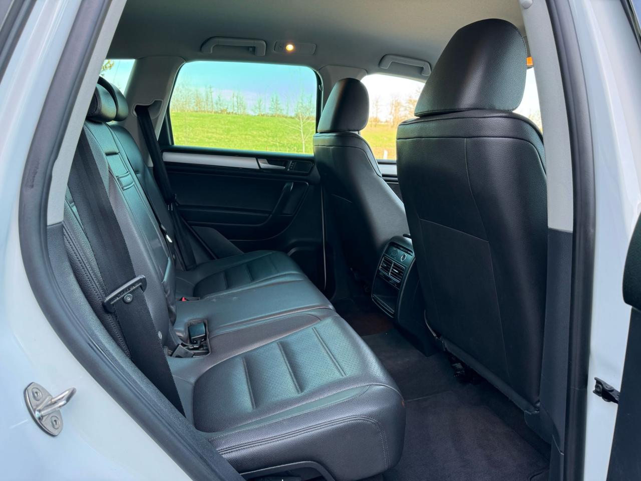 2014 Volkswagen Touareg COMFORTLINE V6 TDI | ONE OWNER | LEATHER | NAV | Photo11