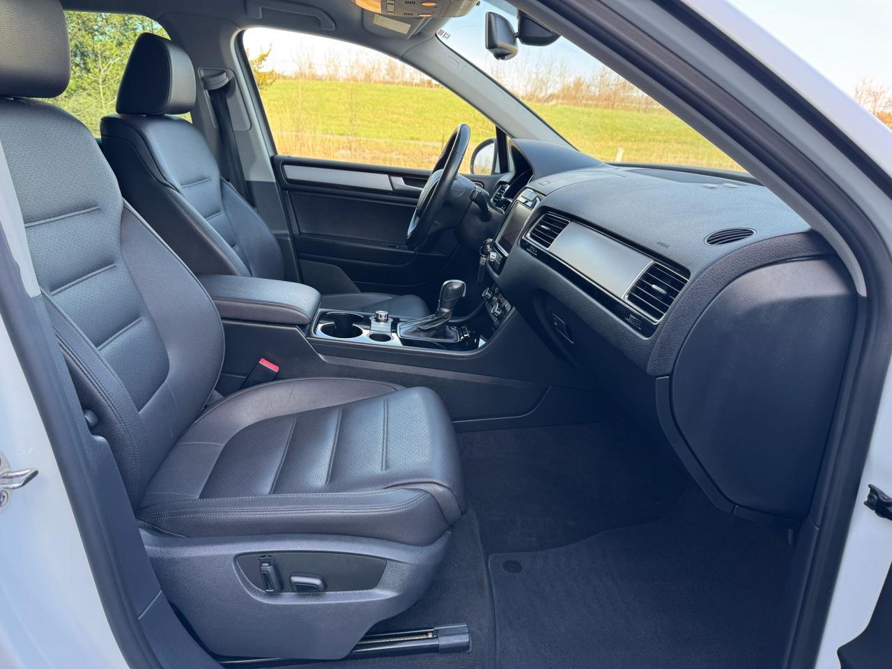 2014 Volkswagen Touareg COMFORTLINE V6 TDI | ONE OWNER | LEATHER | NAV | Photo7
