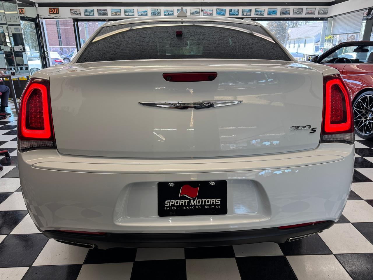 2019 Chrysler 300 300S+New Brakes+ApplePlay+Camera+Remote Start Photo6