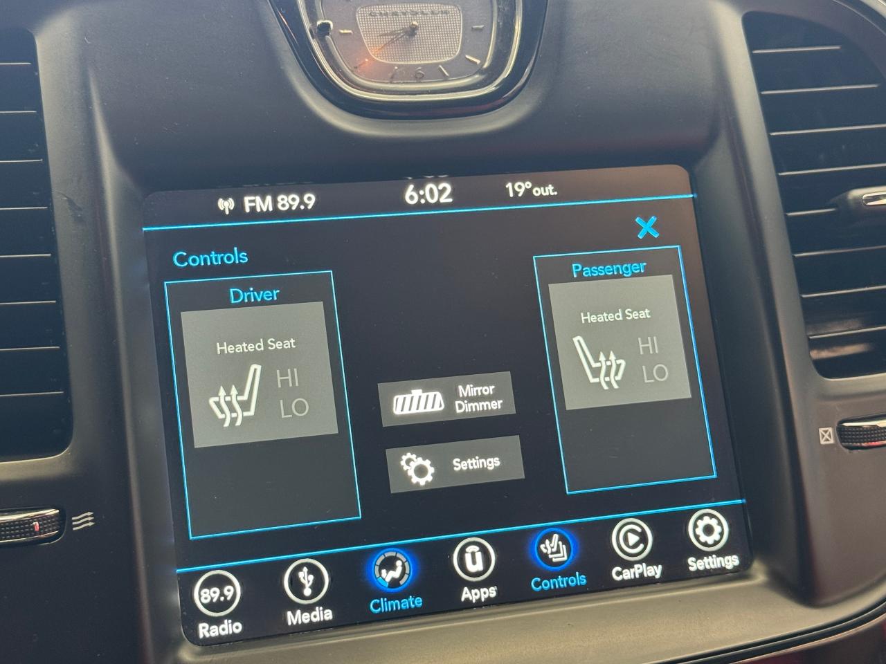 2019 Chrysler 300 300S+New Brakes+ApplePlay+Camera+Remote Start Photo93