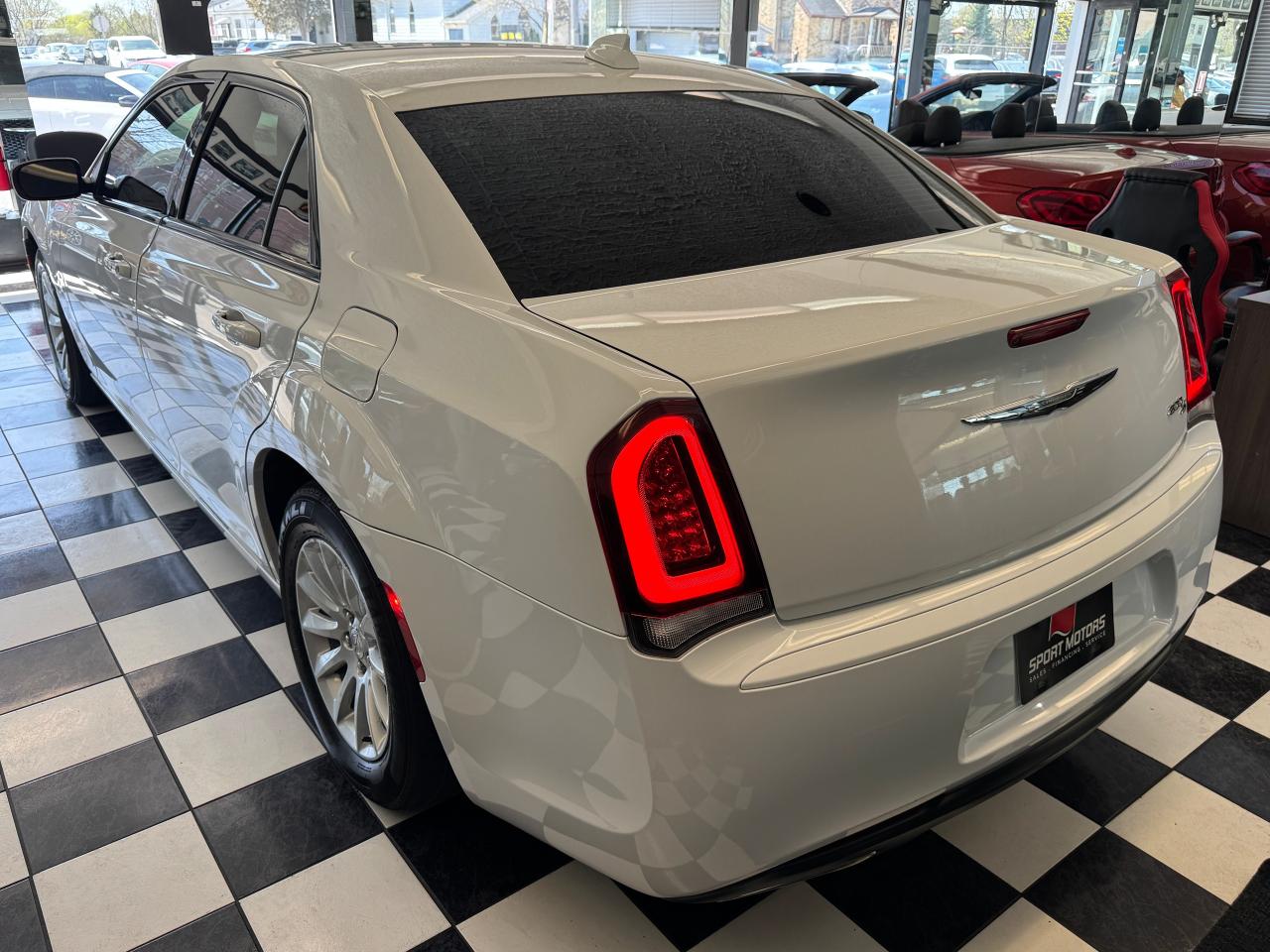 2019 Chrysler 300 300S+New Brakes+ApplePlay+Camera+Remote Start Photo5