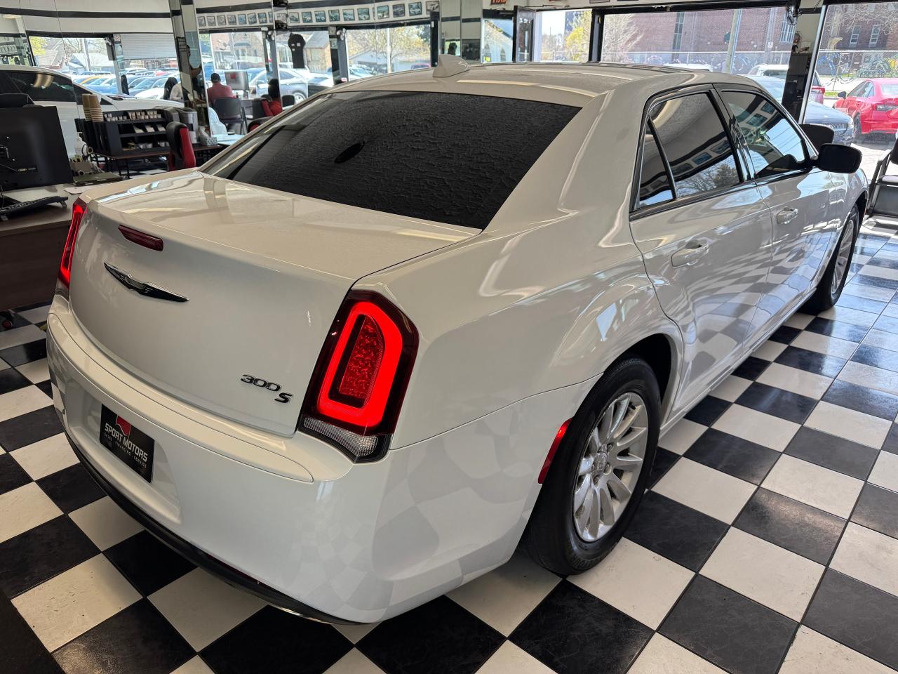 2019 Chrysler 300 300S+New Brakes+ApplePlay+Camera+Remote Start Photo69