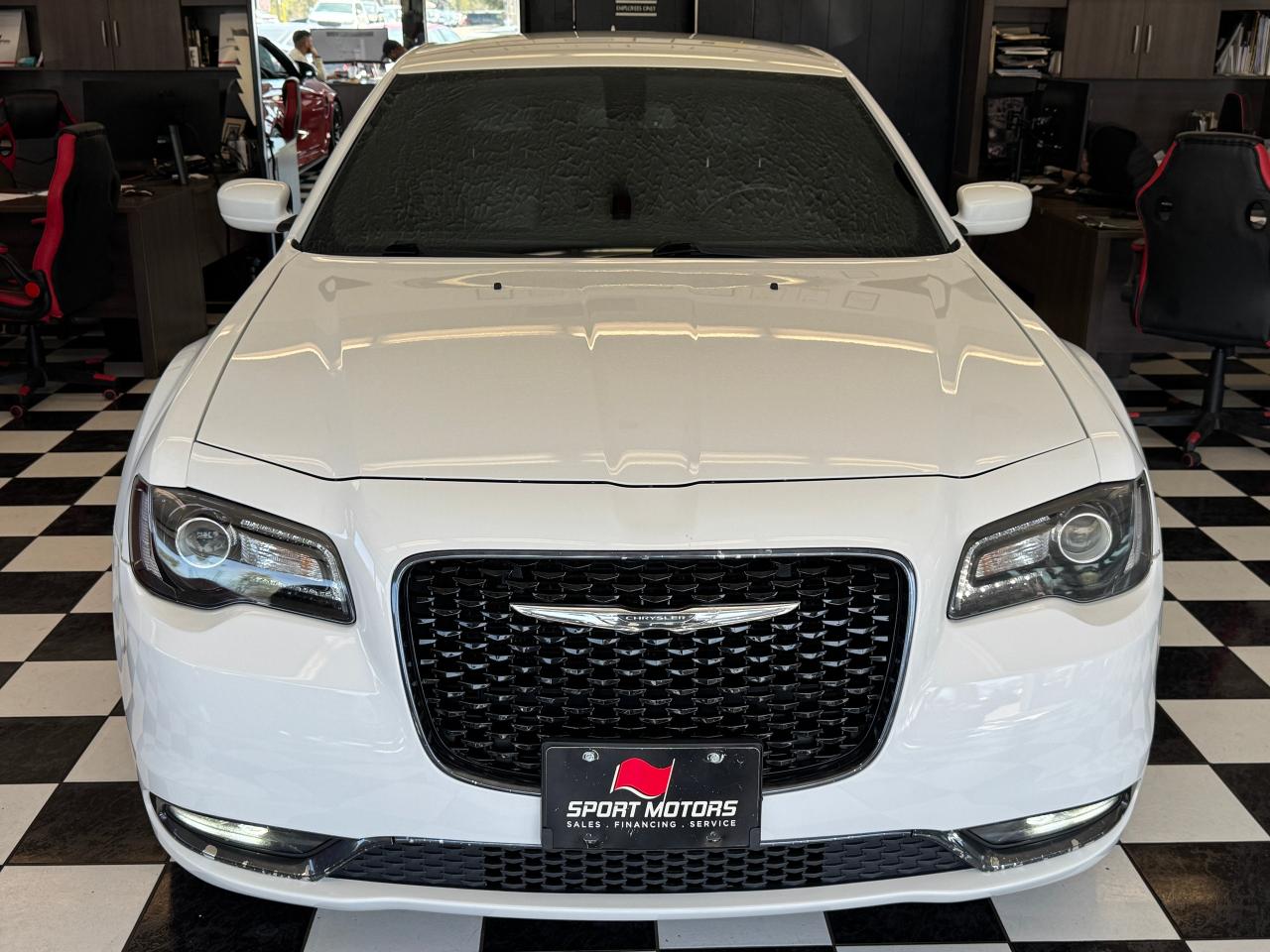 2019 Chrysler 300 300S+New Brakes+ApplePlay+Camera+Remote Start Photo71
