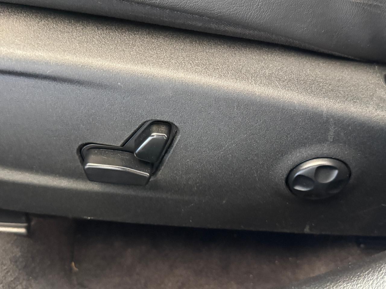 2019 Chrysler 300 300S+New Brakes+ApplePlay+Camera+Remote Start Photo39