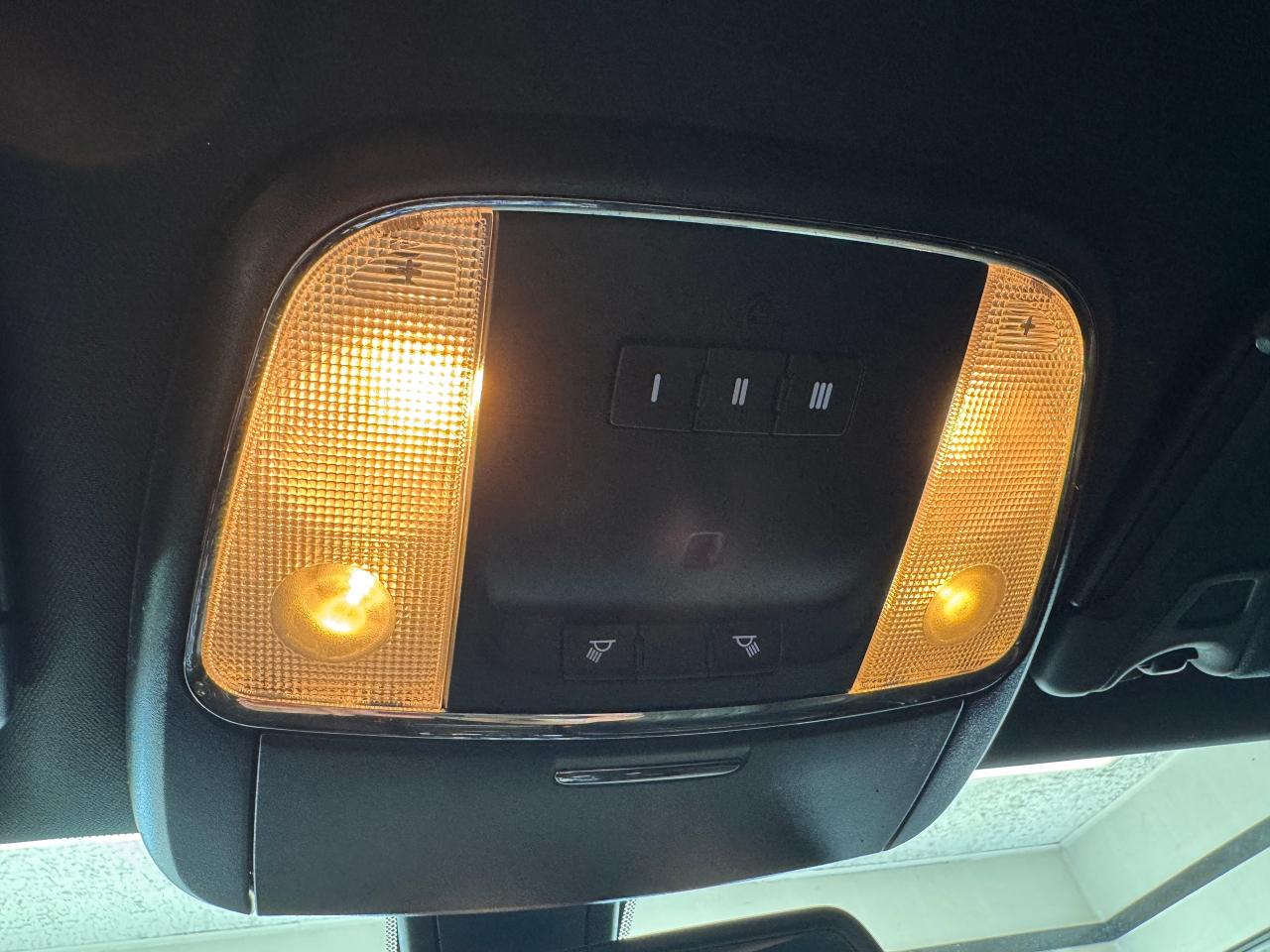 2019 Chrysler 300 300S+New Brakes+ApplePlay+Camera+Remote Start Photo49