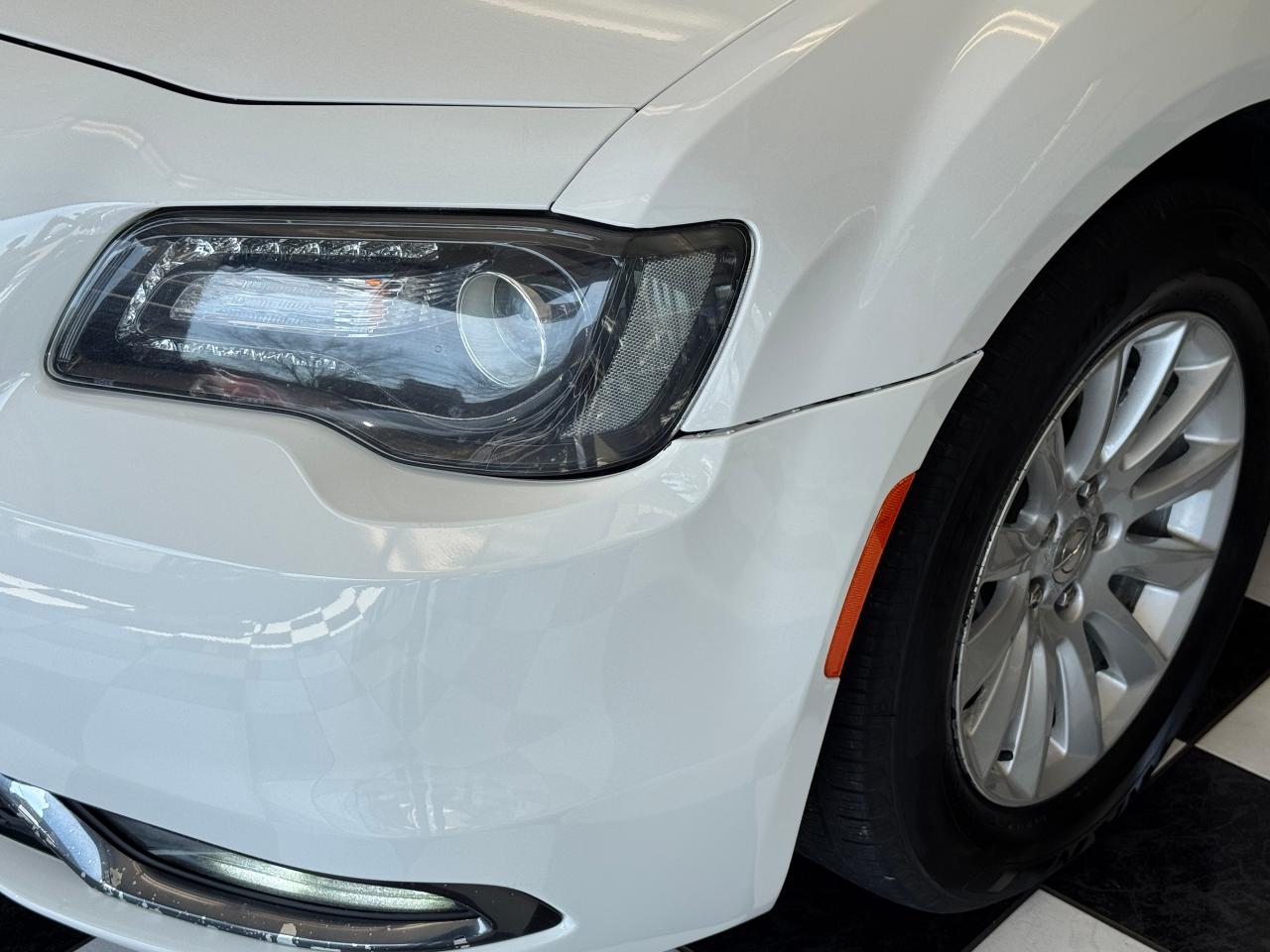 2019 Chrysler 300 300S+New Brakes+ApplePlay+Camera+Remote Start Photo98