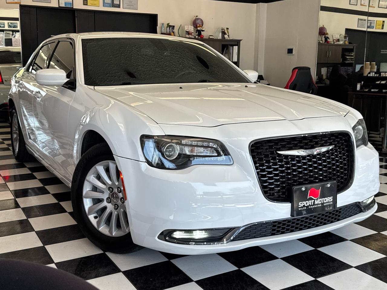 2019 Chrysler 300 300S+New Brakes+ApplePlay+Camera+Remote Start Photo78