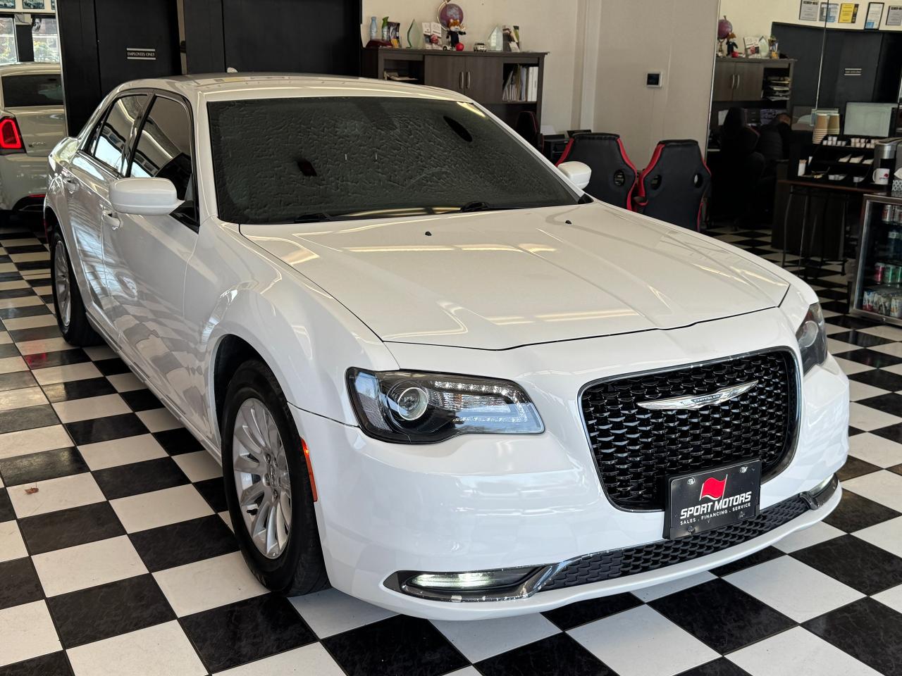 2019 Chrysler 300 300S+New Brakes+ApplePlay+Camera+Remote Start Photo70